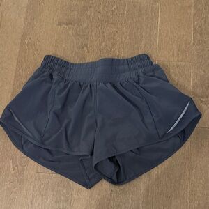 Lululemon hotty hot lined shorts 2.5”